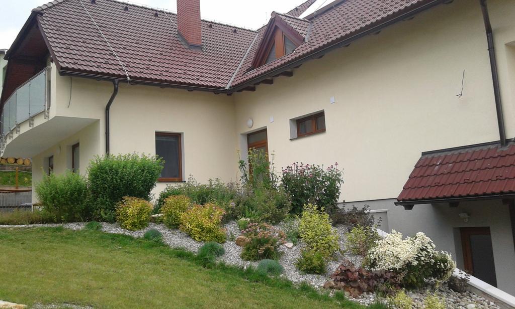 Penzion Emilia รูชอมแบรอค ภายนอก รูปภาพ